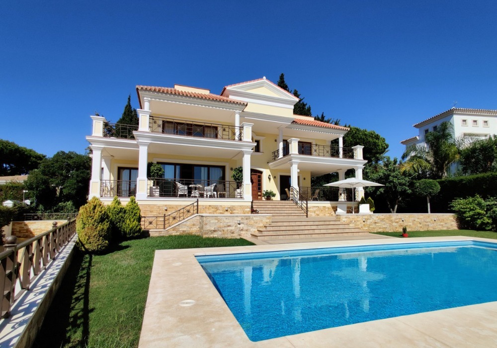 Luxury classic villa in East Marbella!